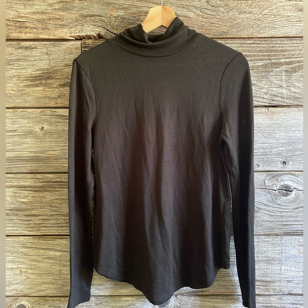 Banana Republic turtle neck long sleeve shirt